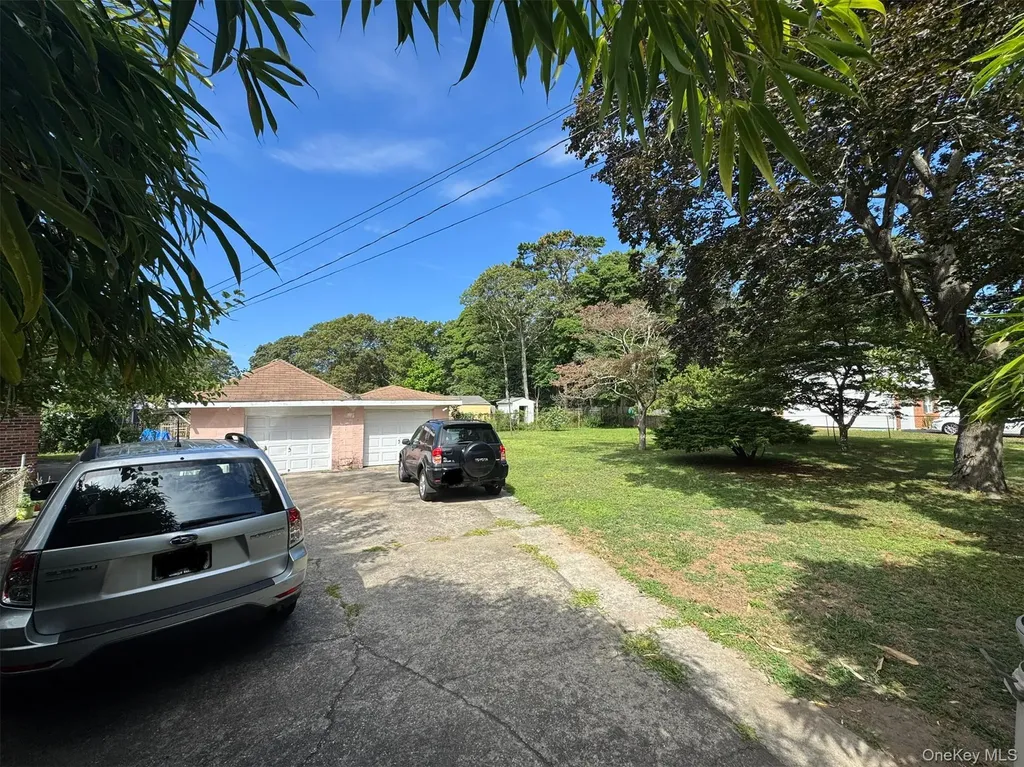4 Olive Lane Shirley NY 11967