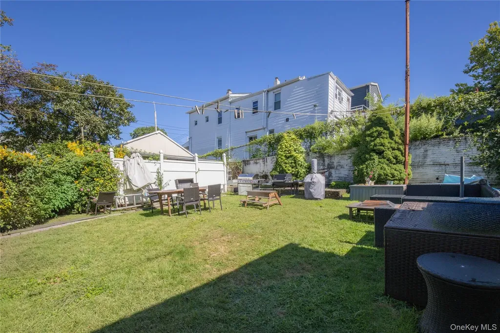 249 N Macquesten Parkway Mount Vernon NY 10550