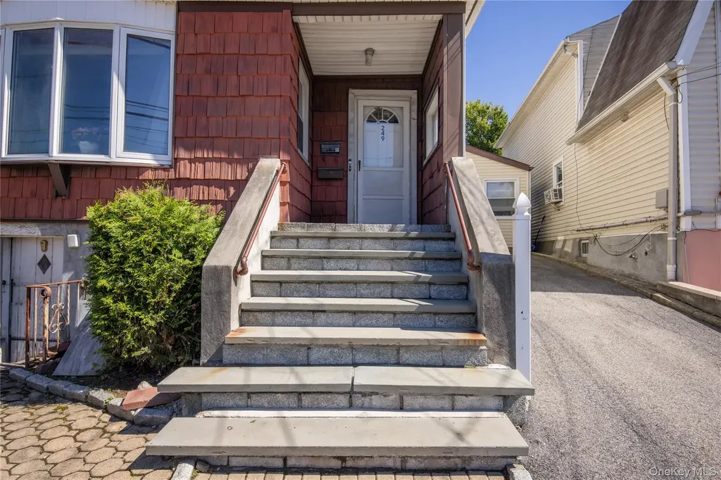 249 N Macquesten Parkway Mount Vernon NY 10550