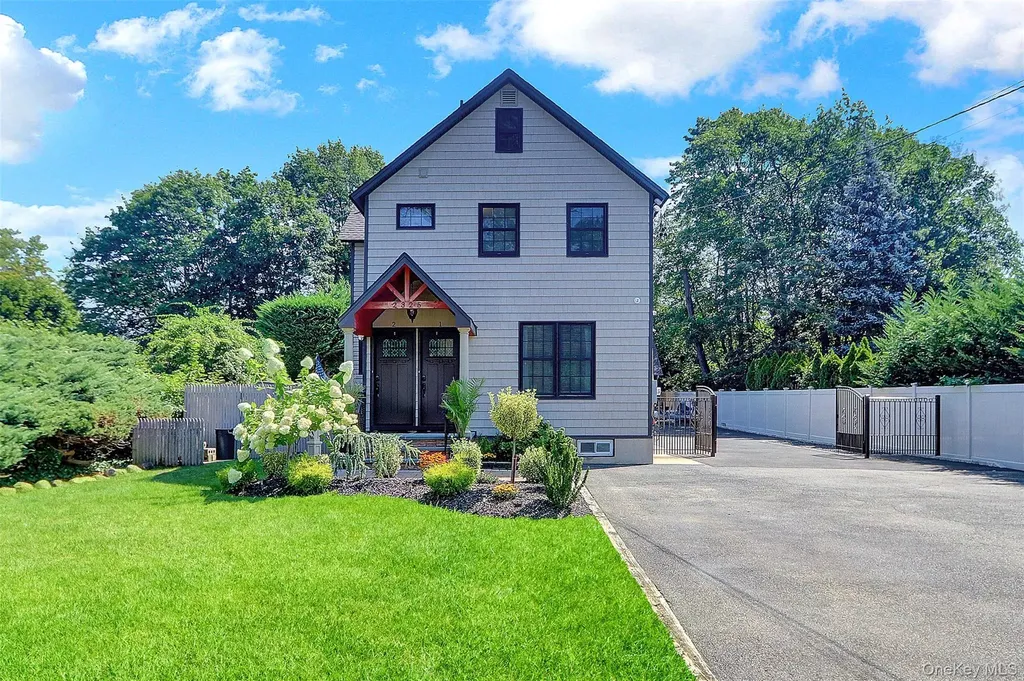 2325 Centre Avenue Bellmore NY 11710