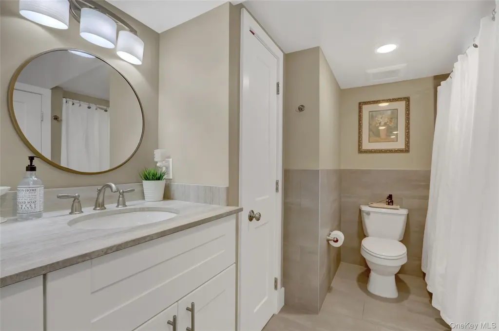 2325 Centre Avenue Bellmore NY 11710