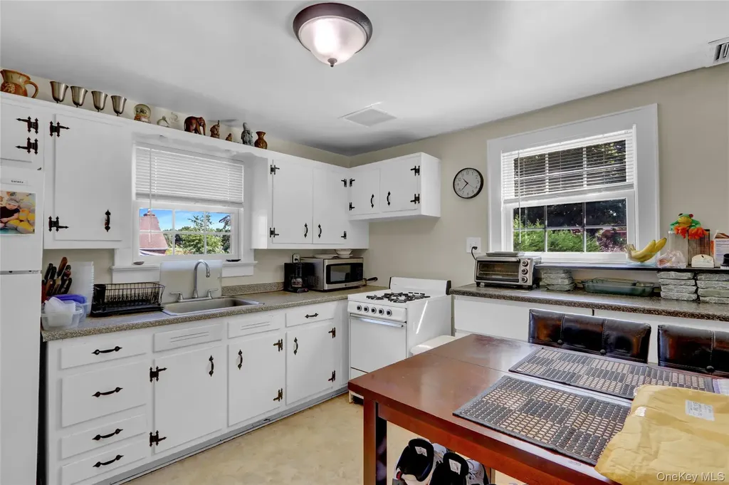 2325 Centre Avenue Bellmore NY 11710