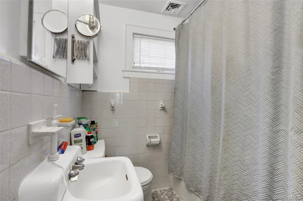 2325 Centre Avenue Bellmore NY 11710