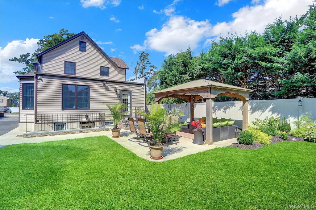 2325 Centre Avenue Bellmore NY 11710