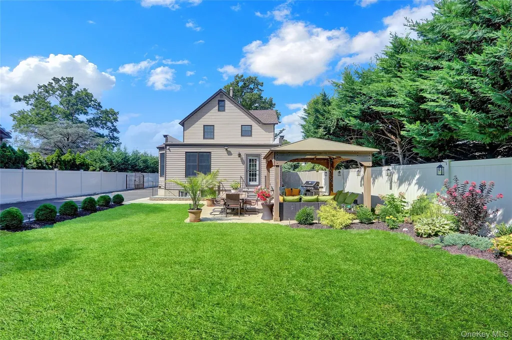 2325 Centre Avenue Bellmore NY 11710