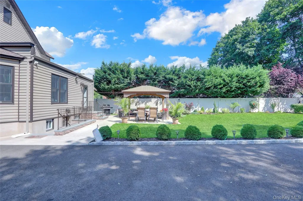 2325 Centre Avenue Bellmore NY 11710
