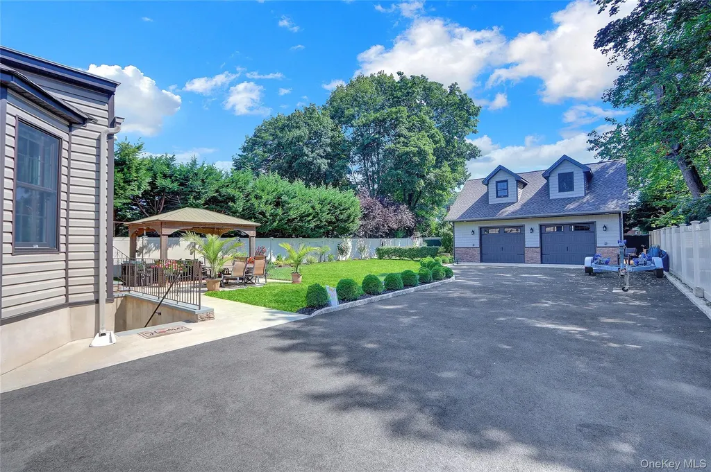 2325 Centre Avenue Bellmore NY 11710