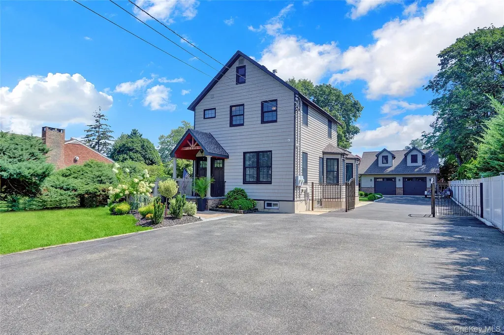 2325 Centre Avenue Bellmore NY 11710