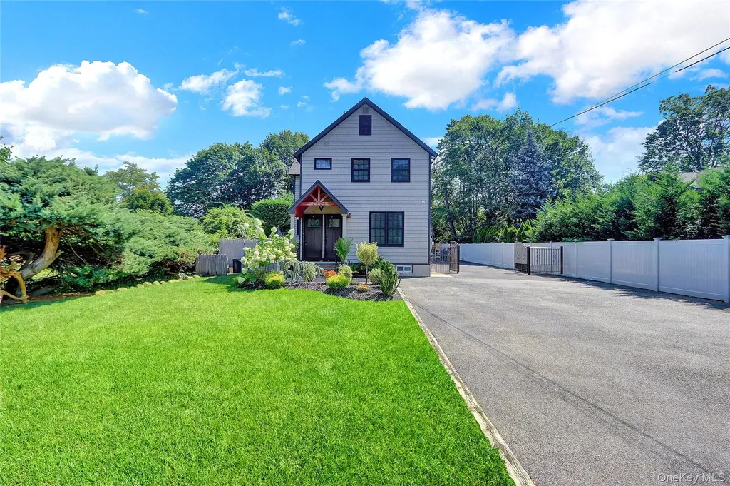 2325 Centre Avenue Bellmore NY 11710