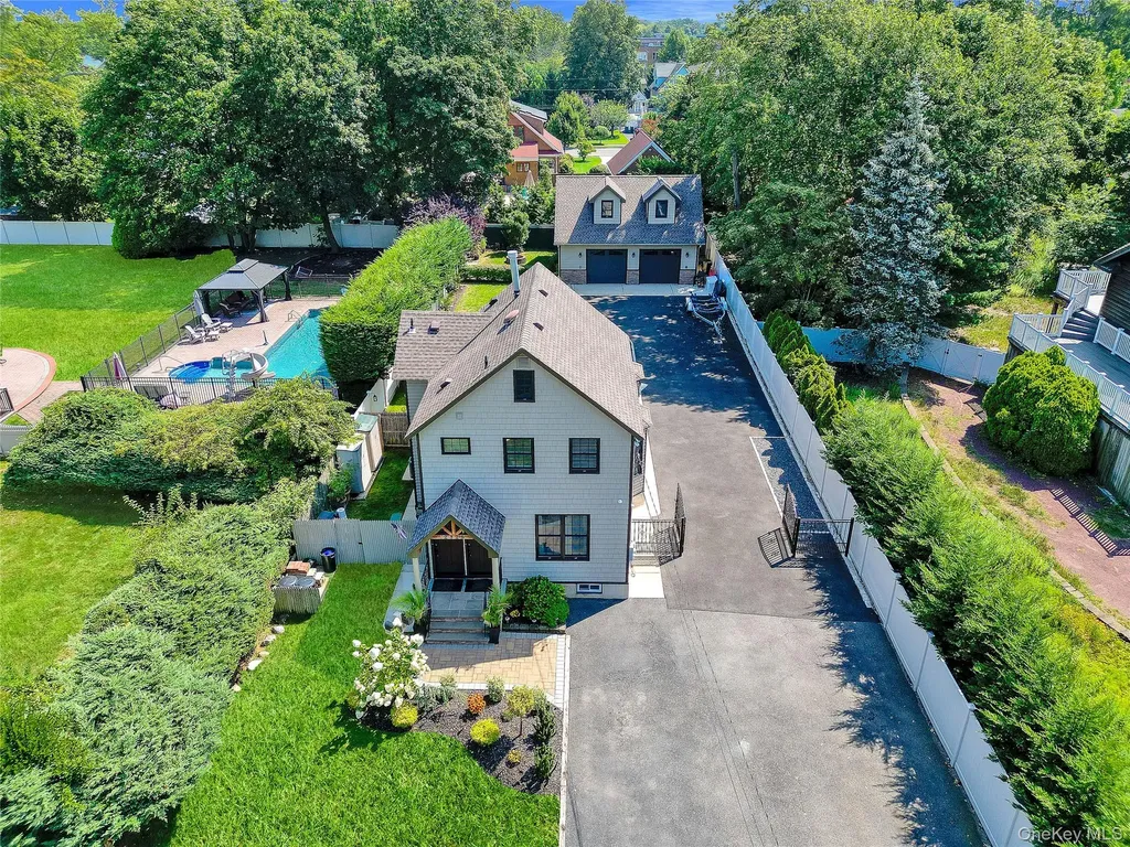 2325 Centre Avenue Bellmore NY 11710
