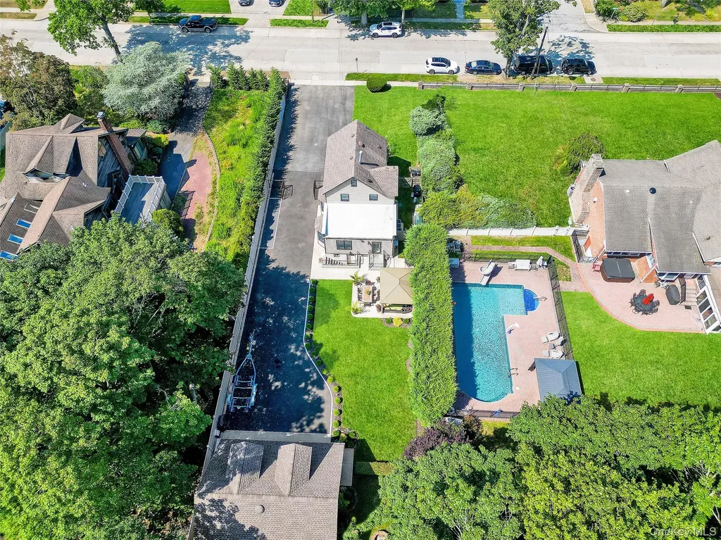 2325 Centre Avenue Bellmore NY 11710