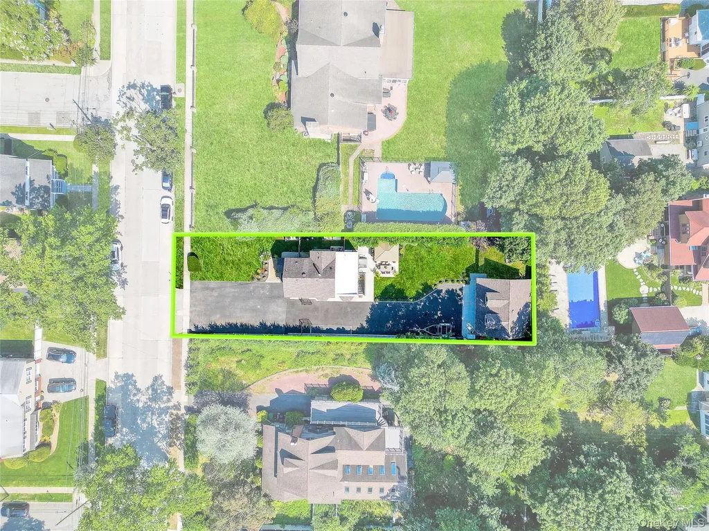 2325 Centre Avenue Bellmore NY 11710