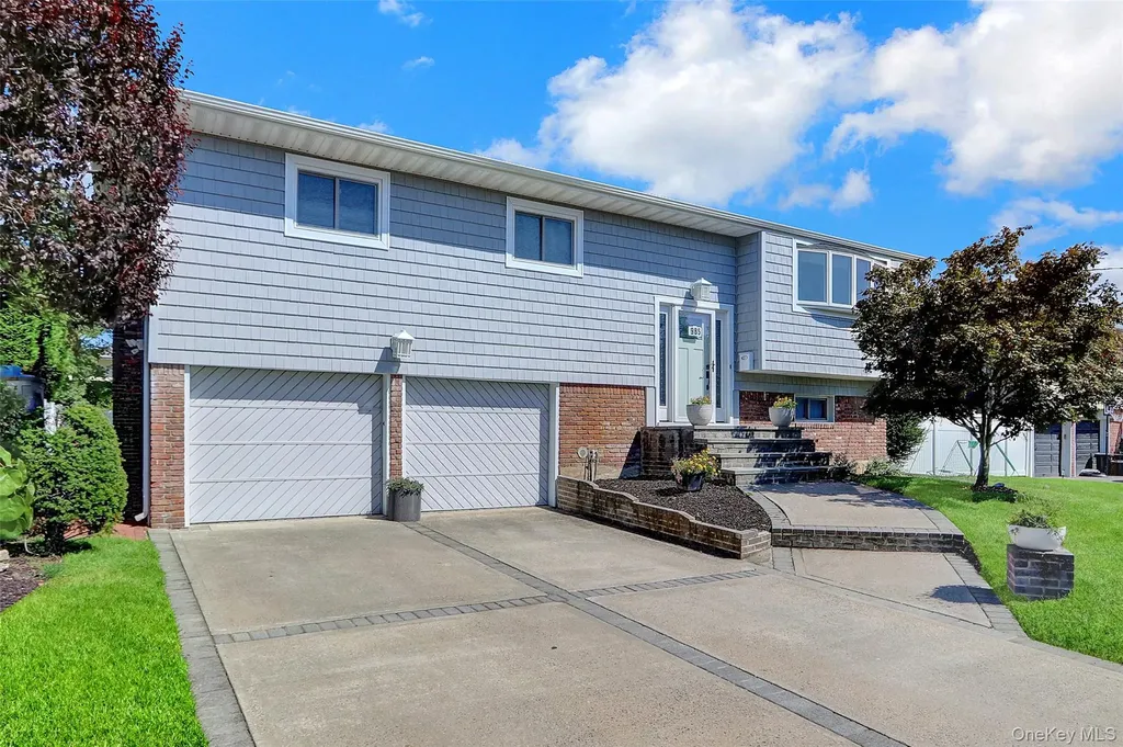 985 North Drive Merrick NY 11566