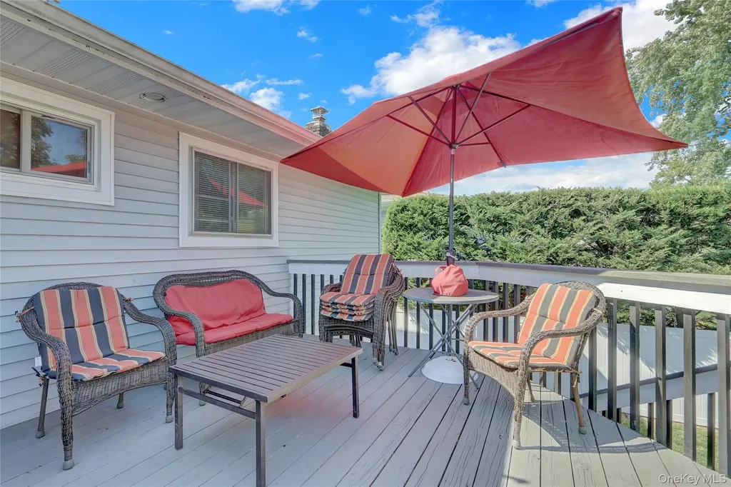 985 North Drive Merrick NY 11566
