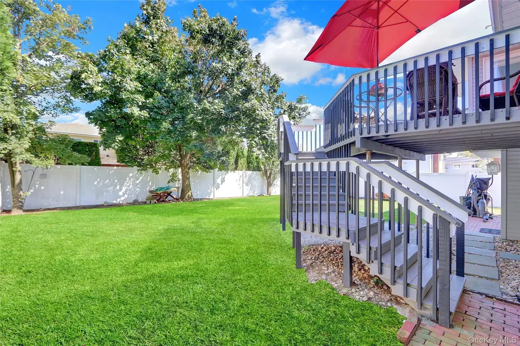 985 North Drive Merrick NY 11566