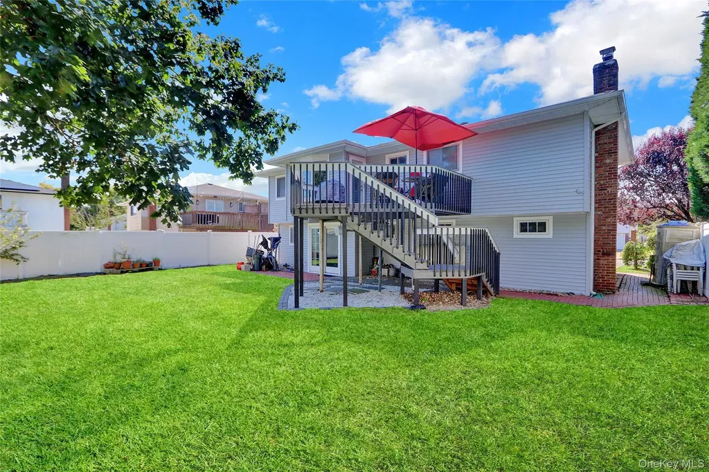 985 North Drive Merrick NY 11566