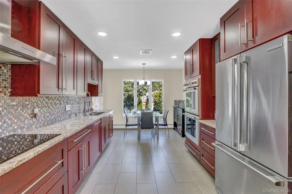 985 North Drive Merrick NY 11566