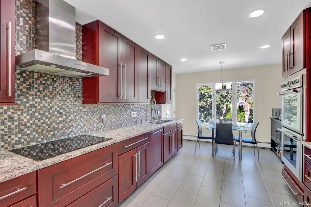 985 North Drive Merrick NY 11566
