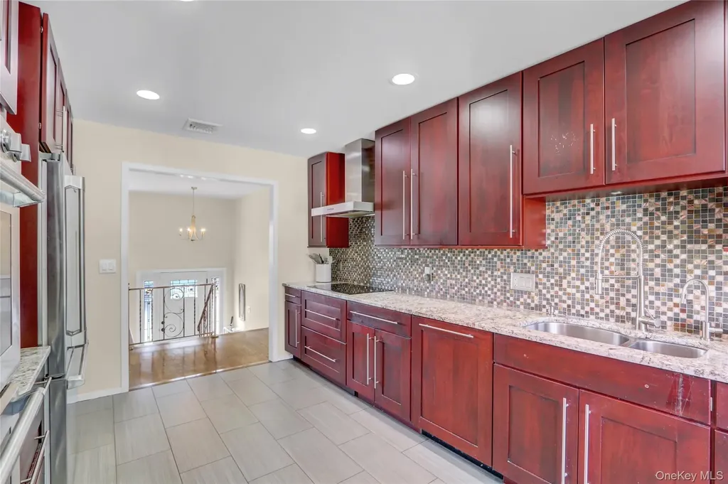 985 North Drive Merrick NY 11566