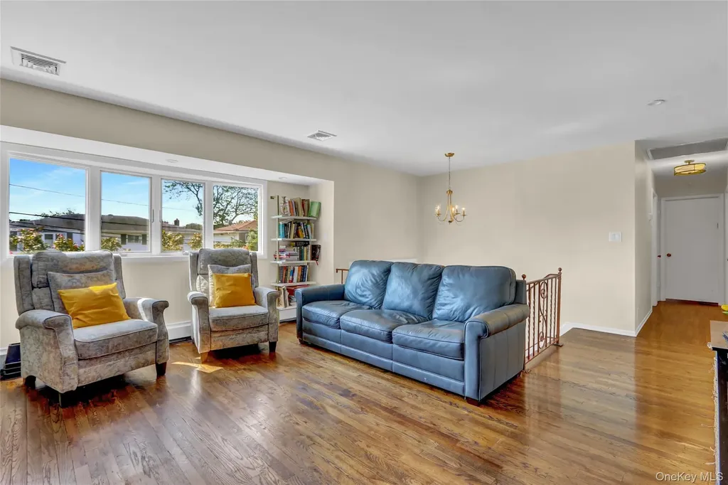 985 North Drive Merrick NY 11566