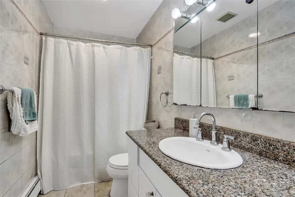 985 North Drive Merrick NY 11566