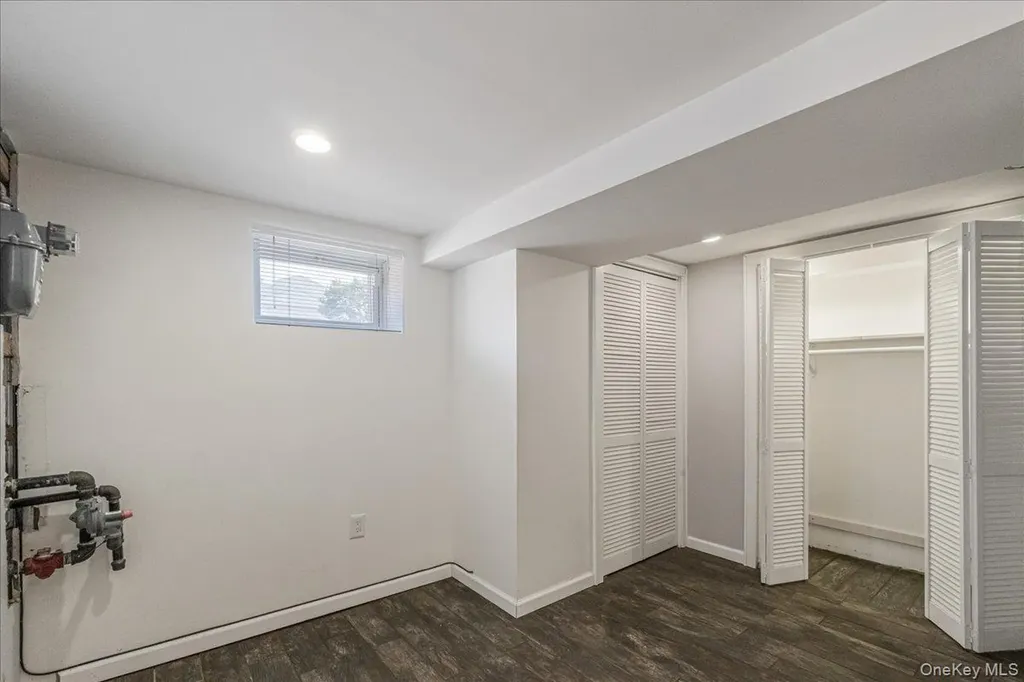 6467 58th Road Maspeth NY 11378