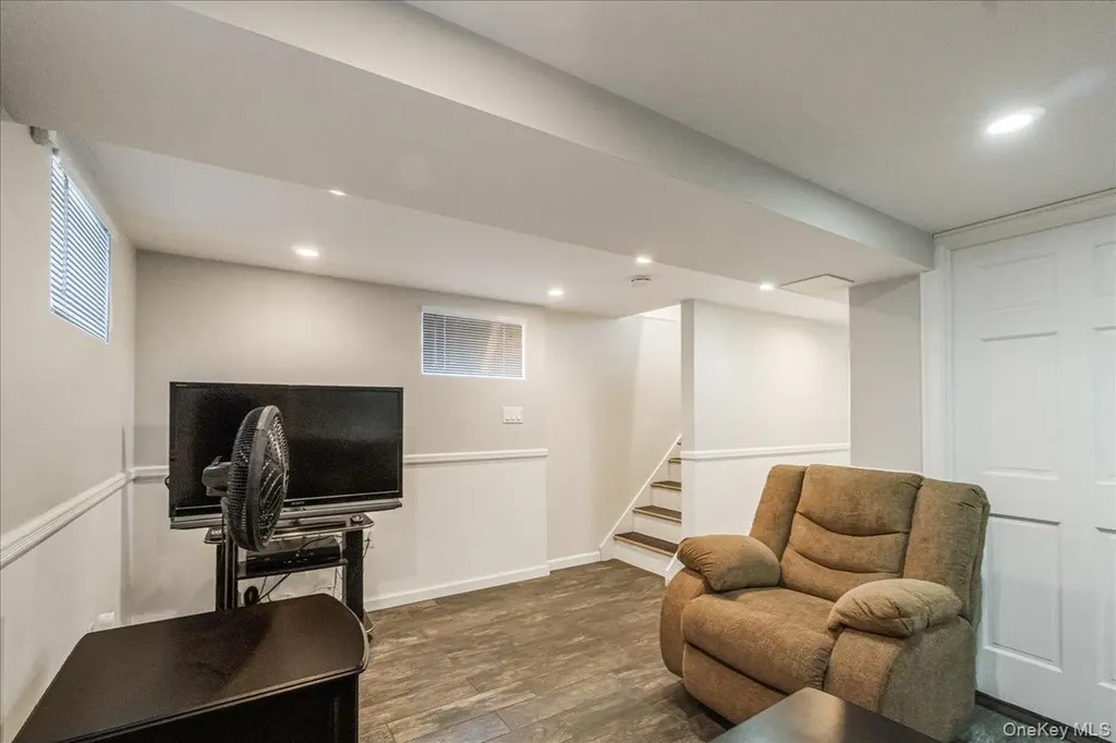 6467 58th Road Maspeth NY 11378
