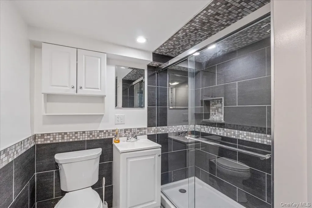 6467 58th Road Maspeth NY 11378