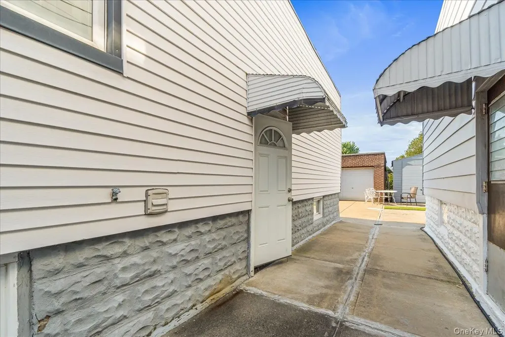 6467 58th Road Maspeth NY 11378