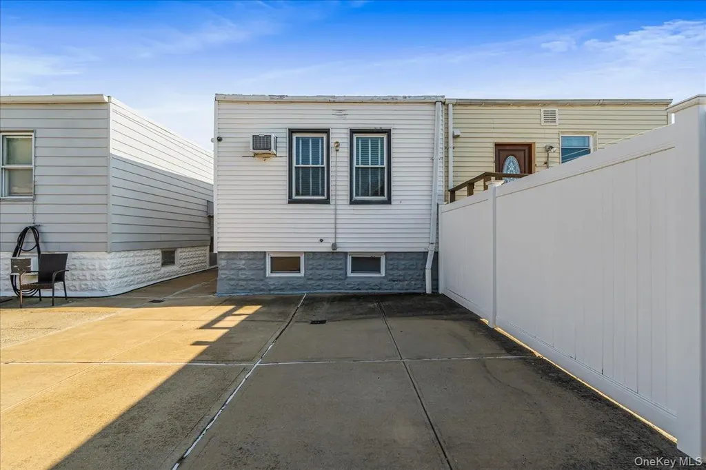 6467 58th Road Maspeth NY 11378