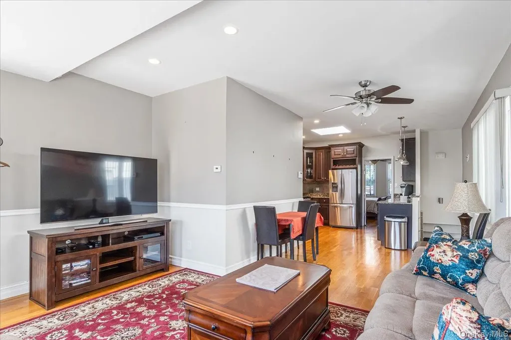 6467 58th Road Maspeth NY 11378