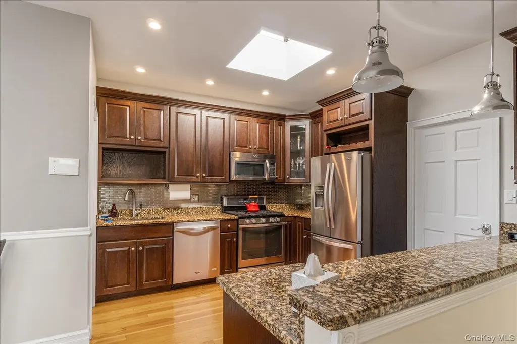 6467 58th Road Maspeth NY 11378