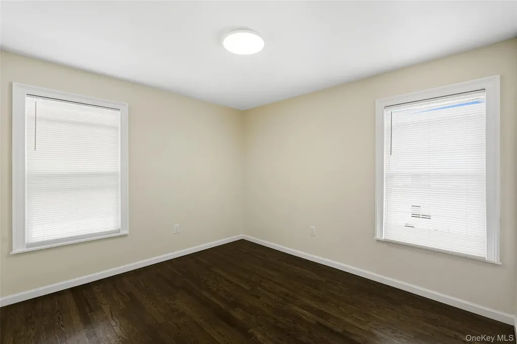 27 E Neck Court West Babylon NY 11704