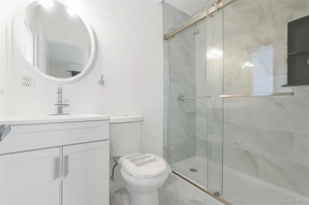 27 E Neck Court West Babylon NY 11704