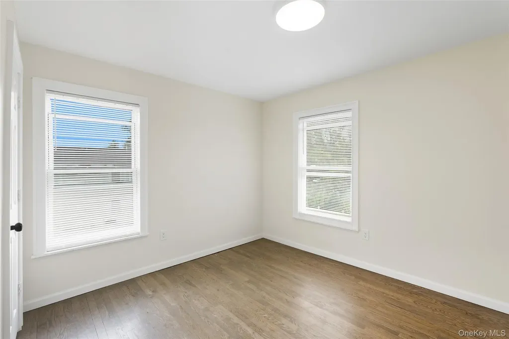 27 E Neck Court West Babylon NY 11704