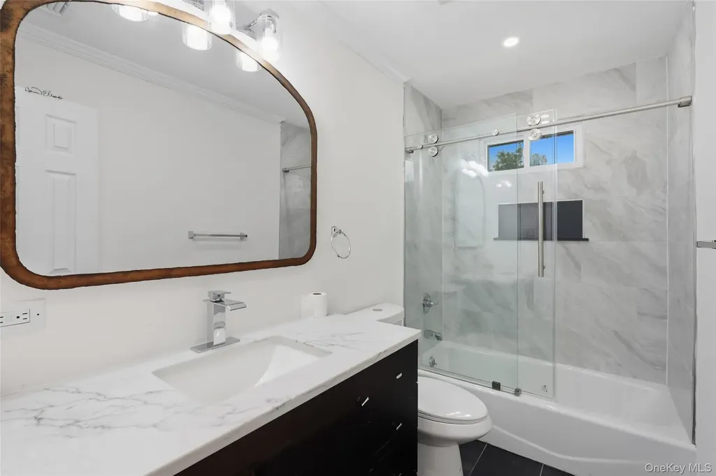 27 E Neck Court West Babylon NY 11704