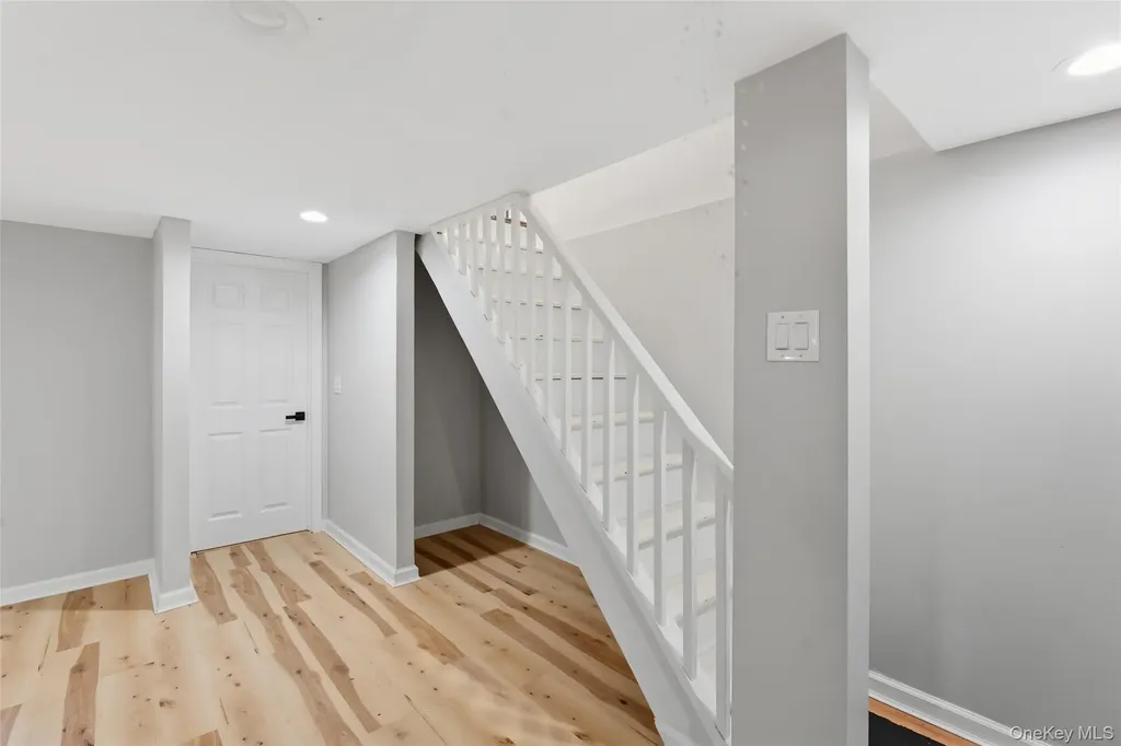 27 E Neck Court West Babylon NY 11704