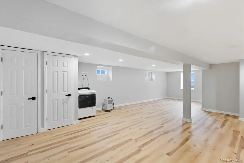 27 E Neck Court West Babylon NY 11704