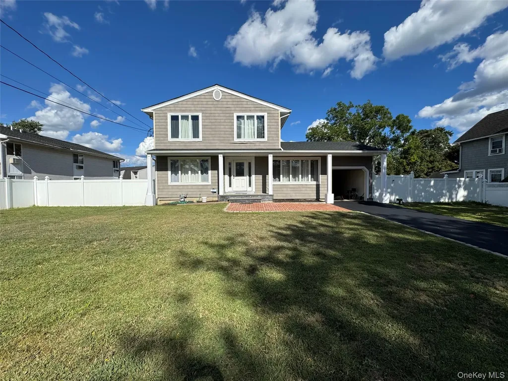 27 E Neck Court West Babylon NY 11704