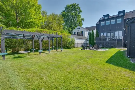 21 Old Colony Drive Larchmont NY 10538