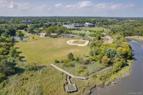 21 Old Colony Drive Larchmont NY 10538