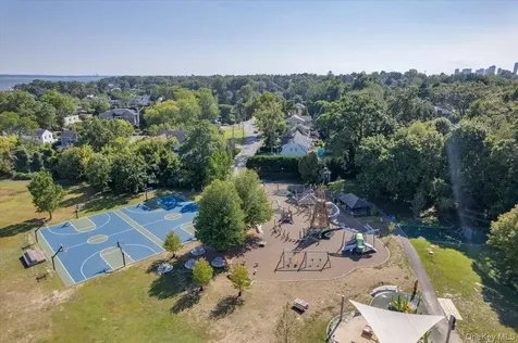 21 Old Colony Drive Larchmont NY 10538