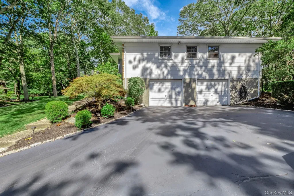 4 Burham Court Smithtown NY 11787