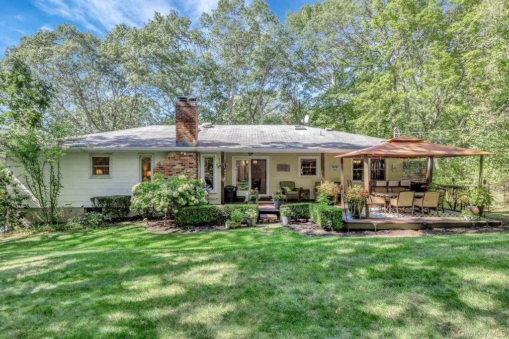 4 Burham Court Smithtown NY 11787