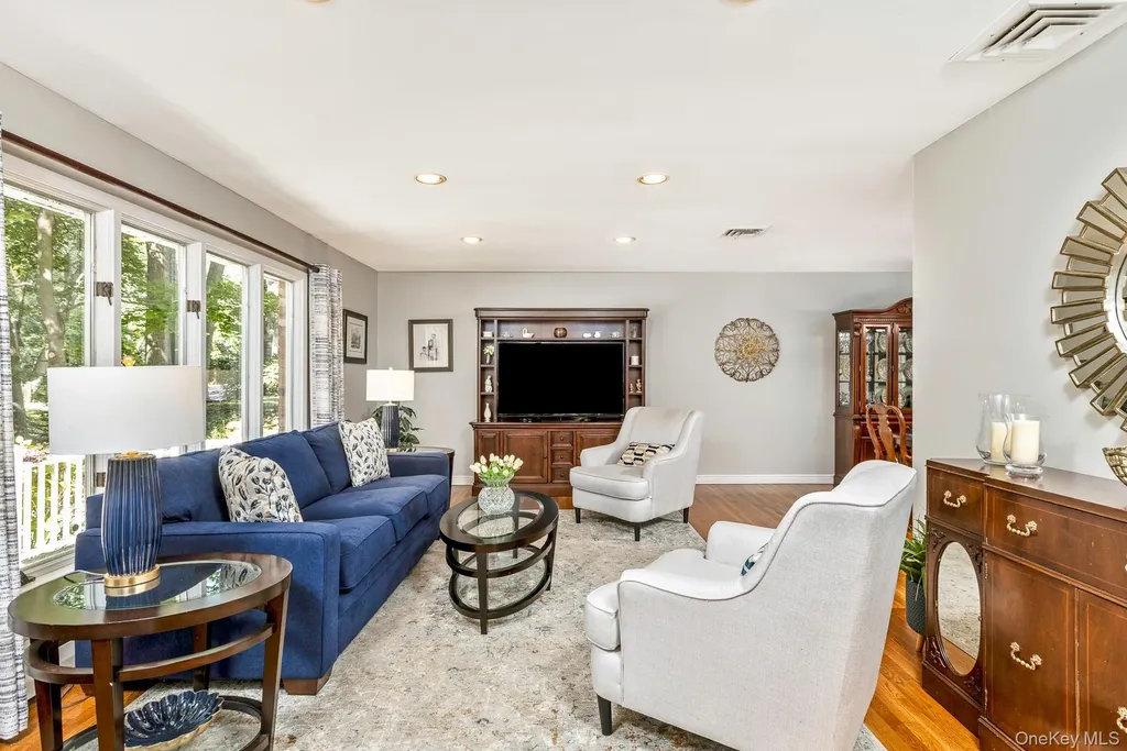 4 Burham Court Smithtown NY 11787