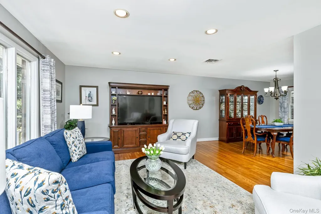 4 Burham Court Smithtown NY 11787