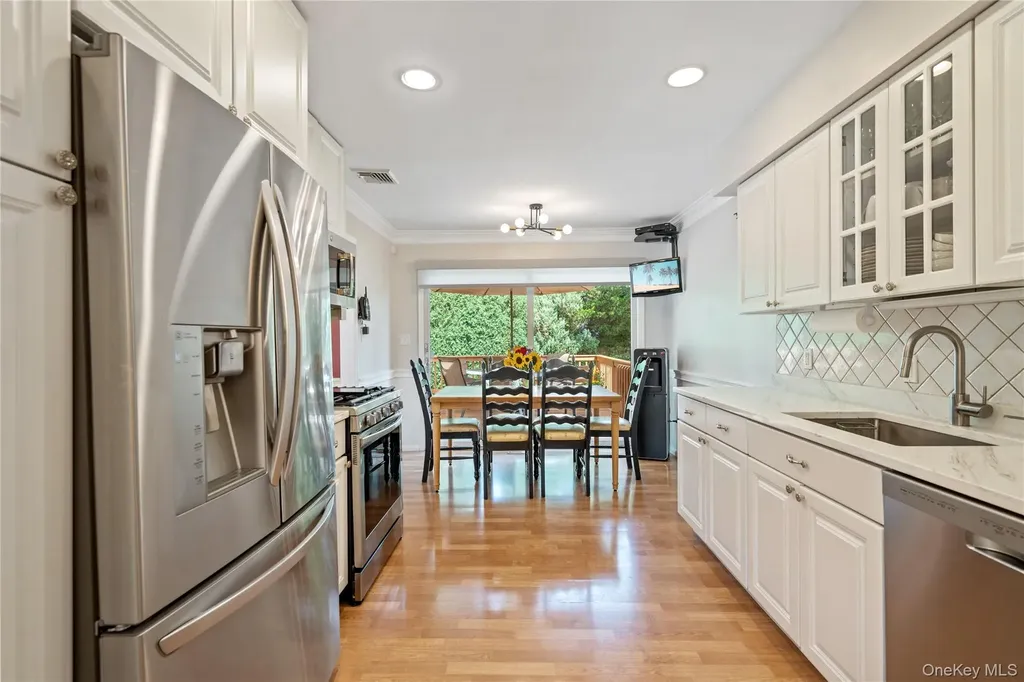 17 Jody Lane Plainview NY 11803