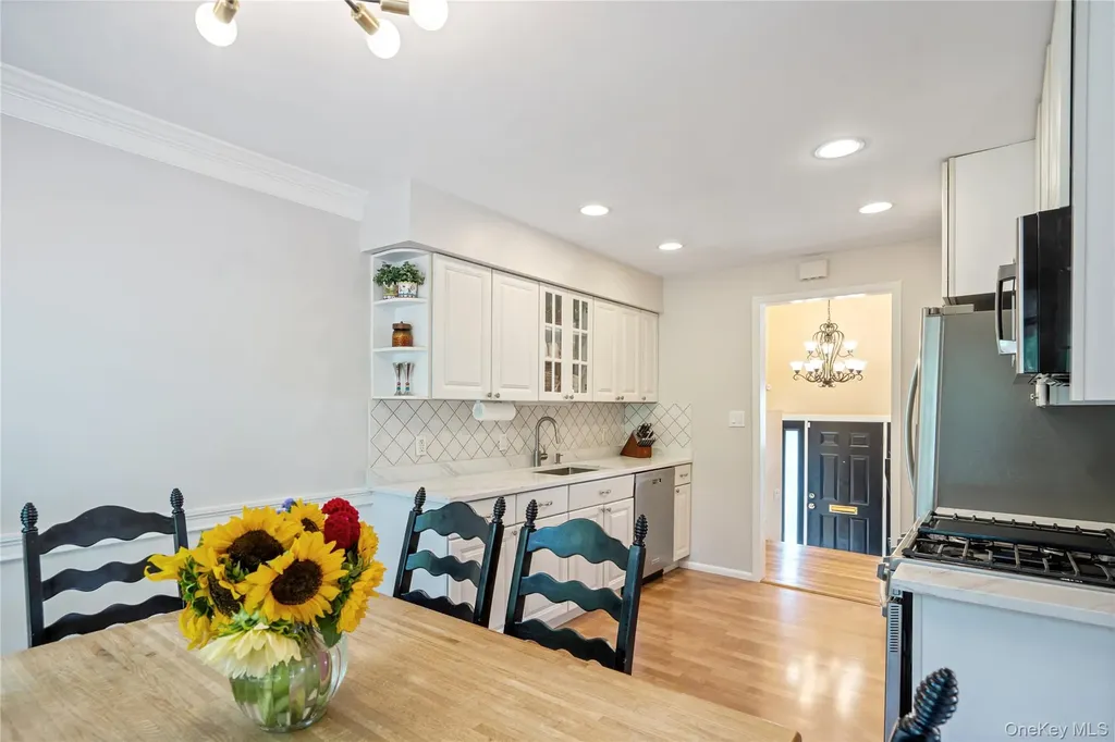 17 Jody Lane Plainview NY 11803