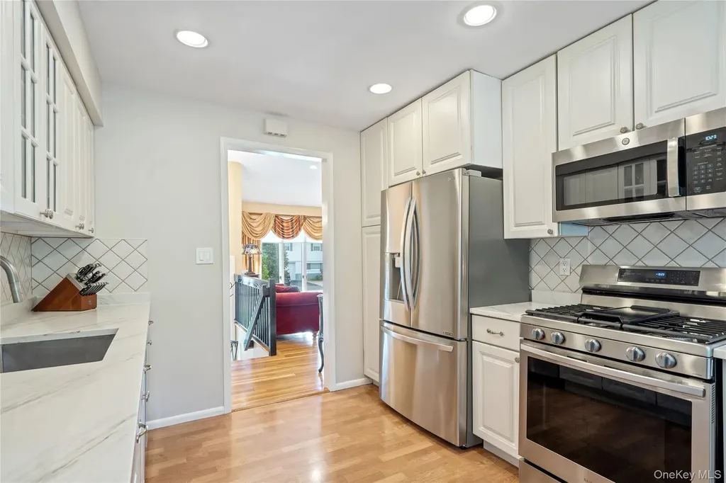 17 Jody Lane Plainview NY 11803