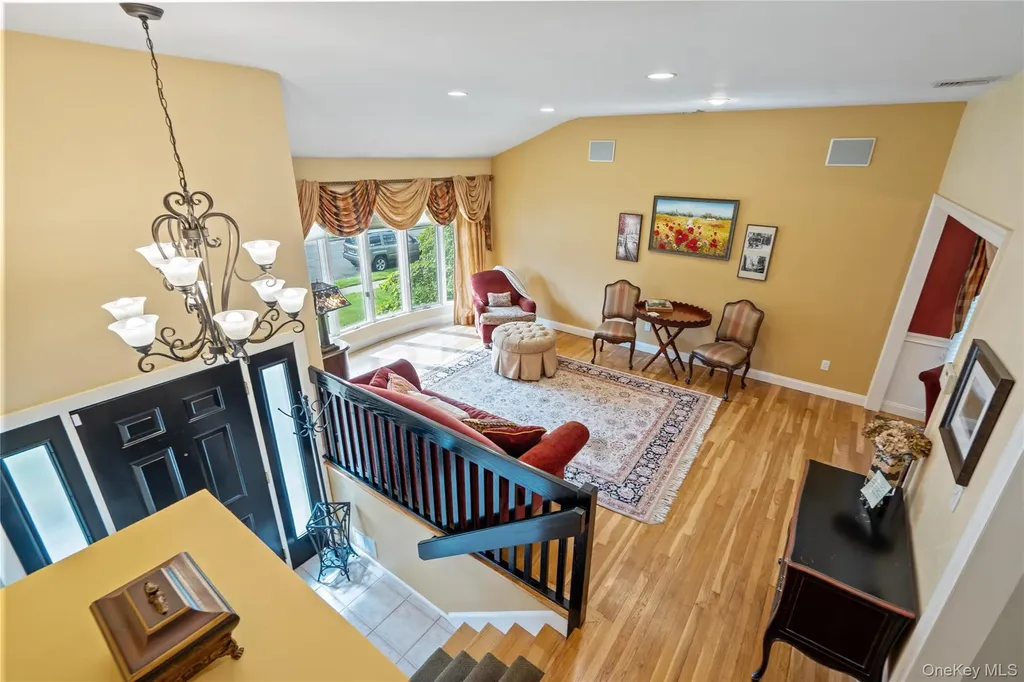 17 Jody Lane Plainview NY 11803